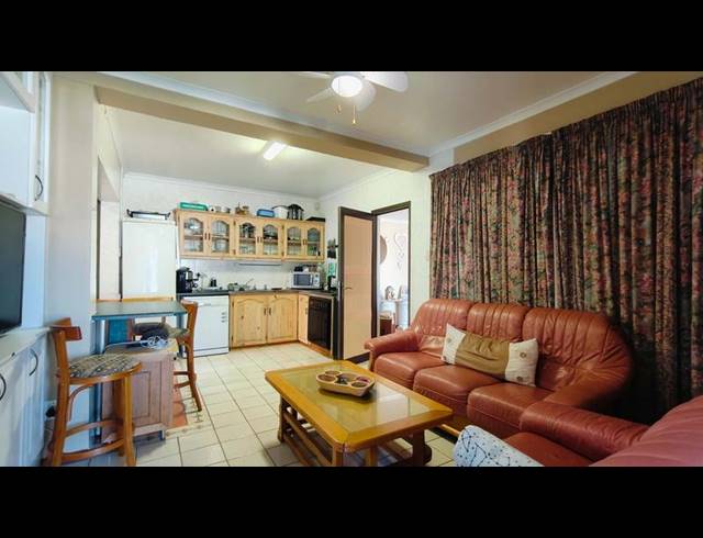 7 BEDROOM HOUSE FOR SALE IN BAY VIEW